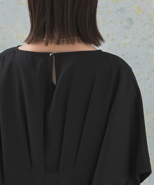 URBAN RESEARCH ROSSO WOMEN(アーバンリサーチ ロッソ)の「5分袖バックタックプルオーバー(シャツ/ブラウス・レディース・ブラック/グリーン系その他/ホワイト・FREE)」の21枚目の写真