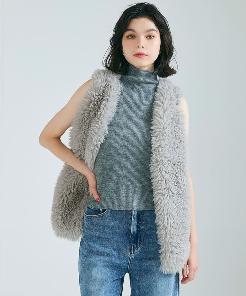 coca（coca）（コカ）の「フェイクファーベスト ポケット付き（ベスト・レディース・グレー/ライトベージュ/グレイッシュベージュ・L/M）」の2枚目の写真