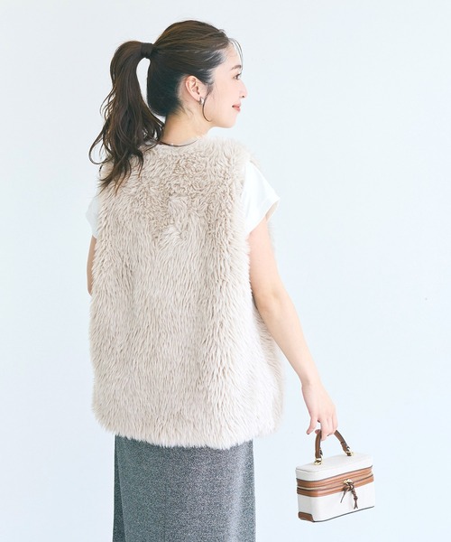 coca（coca）（コカ）の「フェイクファーベスト ポケット付き（ベスト・レディース・グレー/ライトベージュ/グレイッシュベージュ・L/M）」の9枚目の写真