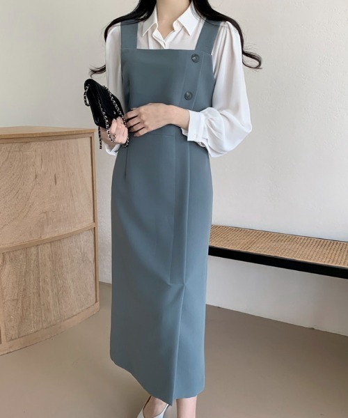 ECLIN(エクラン)の「フロントスリットスクエアジャンパースカート(ジャンパースカート・レディース・ベージュ/ブラック/ブルーグレー・S/M/L/XL)」の2枚目の写真