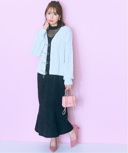 marun(マルン)の「<大きいサイズ> ケーブル編みラメモールニットカーディガン marun(カーディガン/ボレロ・レディース・ホワイト系/ピンク・5L/4L/3L/LL/L)」の4枚目の写真