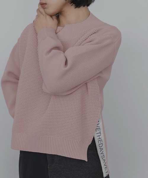 Eimee Law（エイミーロウ）の「ワッフル編みサイドロゴテープニット（ニット/セーター・レディース・ベージュ/アイボリー/ブラック/アイボリー系/モカ/ブラック系/ブラウン/ホワイト系その他/ライトピンク/ブラック系その他・FREE）」の10枚目の写真