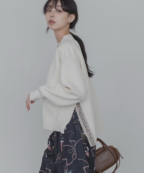 Eimee Law（エイミーロウ）の「ワッフル編みサイドロゴテープニット（ニット/セーター・レディース・ベージュ/アイボリー/ブラック/アイボリー系/モカ/ブラック系/ブラウン/ホワイト系その他/ライトピンク/ブラック系その他・FREE）」の14枚目の写真