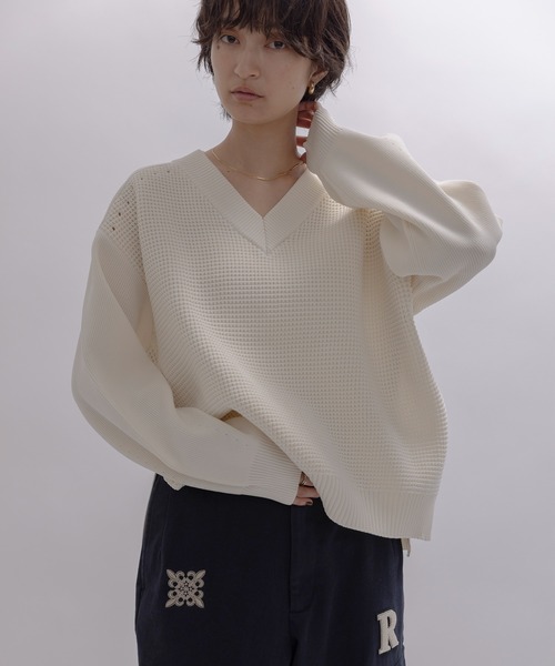 Eimee Law（エイミーロウ）の「ワッフル編みサイドロゴテープニット（ニット/セーター・レディース・ベージュ/アイボリー/ブラック/アイボリー系/モカ/ブラック系・FREE）」の11枚目の写真