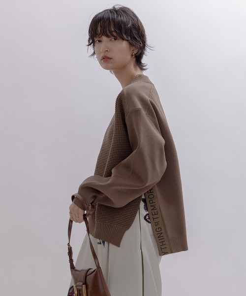 Eimee Law（エイミーロウ）の「ワッフル編みサイドロゴテープニット（ニット/セーター・レディース・ベージュ/アイボリー/ブラック/アイボリー系/モカ/ブラック系・FREE）」の17枚目の写真