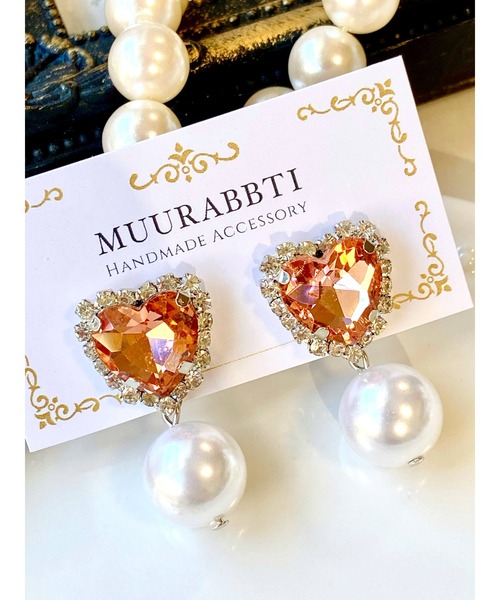 tone(トーン)の「【MUURABBTI】ハートビジューのパールピアス(MA)(ピアス(両耳用)・レディース・レッド/グリーン/ピンク系その他/ブラック/ブルー・FREE)」の4枚目の写真
