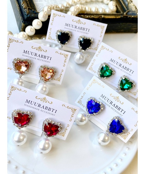tone(トーン)の「【MUURABBTI】ハートビジューのパールピアス(MA)(ピアス(両耳用)・レディース・レッド/グリーン/ピンク系その他/ブラック/ブルー・FREE)」の6枚目の写真