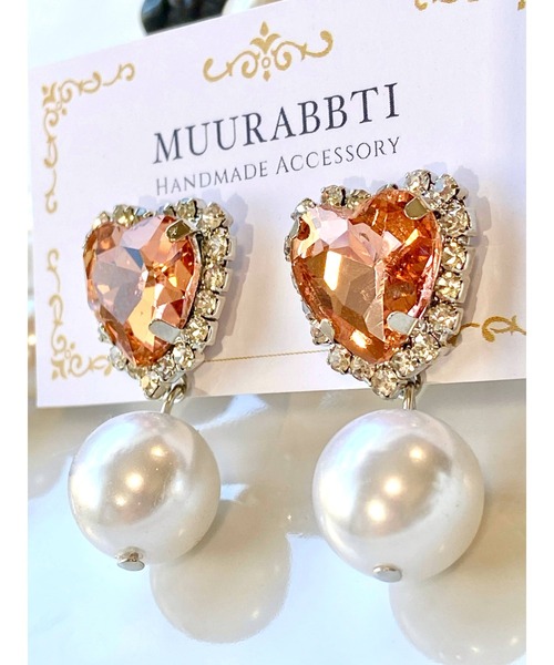tone(トーン)の「【MUURABBTI】ハートビジューのパールピアス(MA)(ピアス(両耳用)・レディース・レッド/グリーン/ピンク系その他/ブラック/ブルー・FREE)」の8枚目の写真