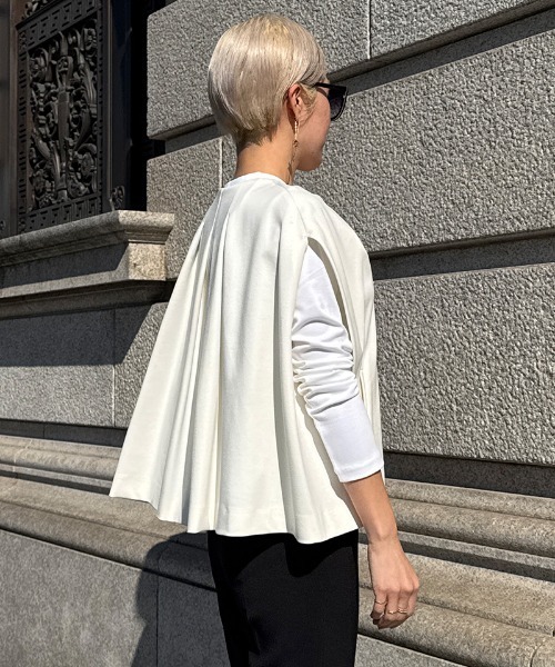 JENNE(ジェンヌ)の「リラックスカットソーポンチョ(ポンチョ・レディース・ブラック/ホワイト・SMALL/MEDIUM/LARGE)」の8枚目の写真