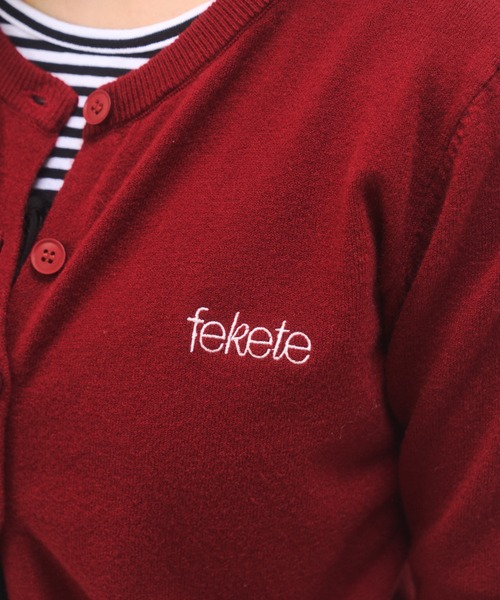 FEKETE(フェケテ)の「fekete CARDIGAN / feketeロゴカーディガン(カーディガン/ボレロ・レディース・ブラック/グレー/レッド・FREE)」の4枚目の写真