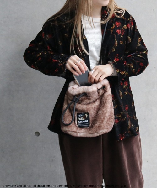 ACCOMMODE（アコモデ）の「グレムリン/ファー巾着ショルダー（ショルダーバッグ・レディース・ブラウン/ダークグレー/その他1・FREE）」の7枚目の写真