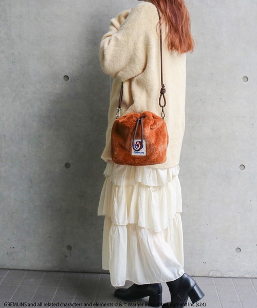 ACCOMMODE（アコモデ）の「グレムリン/ファー巾着ショルダー（ショルダーバッグ・レディース・ブラウン/ダークグレー/その他1・FREE）」の14枚目の写真