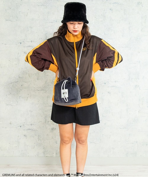 ACCOMMODE（アコモデ）の「グレムリン/ファー巾着ショルダー（ショルダーバッグ・レディース・ブラウン/ダークグレー/その他1・FREE）」の16枚目の写真