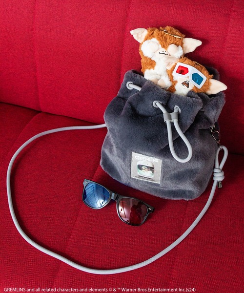 ACCOMMODE（アコモデ）の「グレムリン/ファー巾着ショルダー（ショルダーバッグ・レディース・ブラウン/ダークグレー/その他1・FREE）」の17枚目の写真