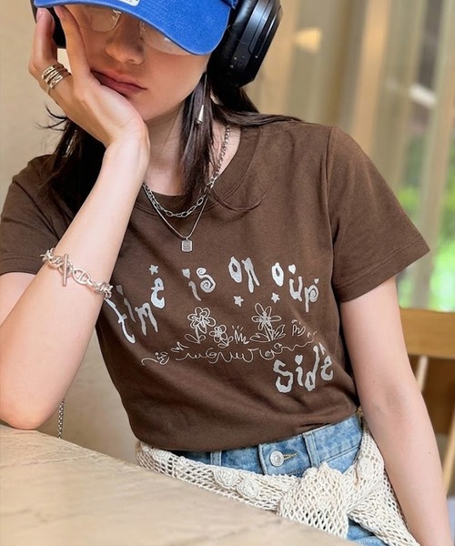 mily bilet(ミウィビレット)の「【mily bilet】大人の上品グラフティ。ハンドペイントライクシルバープリントコンパクトTシャツ(Tシャツ/カットソー・レディース・アイボリー/ブラック/チョコ・X-LARGE/SMALL/MEDIUM/LARGE)」の3枚目の写真