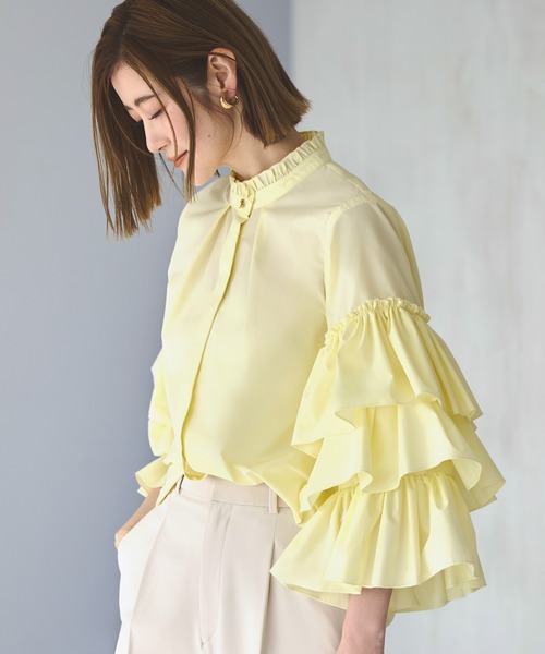 RUIRUE BOUTIQUE(ルイルエブティック)の「洗える | トリプル フリルスリーブ ブラウス | レディース 体型カバー 長袖 オフィスカジュアル きれいめ 上品 無地 華やか トップス シャツ(シャツ/ブラウス・レディース・ブラック/ペールイエロー/オフホワイト・S/M/L/LL/3L)」の6枚目の写真
