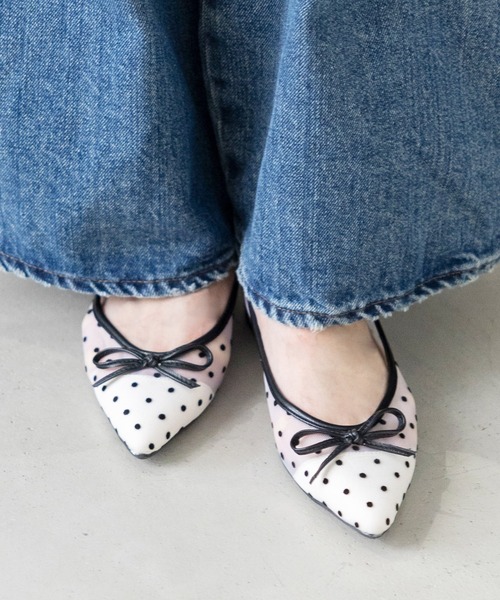 attagirl(アタガール)の「ポインテッドトゥリボンフラットシューズ(パンプス・レディース・ブラック/シルバー/シルバー系その他/ブラック系その他/ブラック系その他2/レオパード/ガンメタ/ホワイト系その他3/ブラック系その他3・22.0cm/22.5cm/23.0cm/23.5cm/24.0cm/24.5cm/25.0cm/25.5cm)」の2枚目の写真