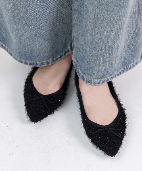 attagirl(アタガール)の「ポインテッドトゥリボンフラットシューズ(パンプス・レディース・ブラック/シルバー/シルバー系その他/ブラック系その他/ブラック系その他2/レオパード/ガンメタ/ホワイト系その他3/ブラック系その他3・22.0cm/22.5cm/23.0cm/23.5cm/24.0cm/24.5cm/25.0cm/25.5cm)」の4枚目の写真