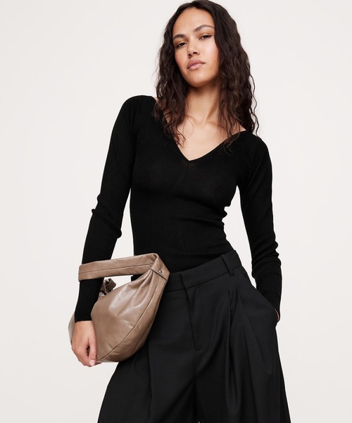 Banana Republic（バナナリパブリック）の「リブ メリノ ダブルVネック セーター（ニット/セーター・レディース・アイボリー/ブラック/ピンク・M/XS/S/L）」の3枚目の写真