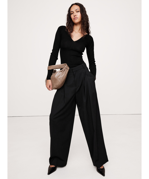 Banana Republic（バナナリパブリック）の「リブ メリノ ダブルVネック セーター（ニット/セーター・レディース・アイボリー/ブラック/ピンク・M/XS/S/L）」の5枚目の写真