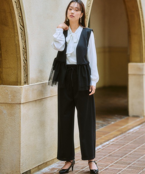 SMILE LAND（スマイルランド）の「＜大きいサイズ＞ やわらか素材リボンデザインストレートパンツ（９分丈）（セットアップ対応）（スラックス・レディース・ブラック/ライトベージュ・4L/LL/3L/5L/L）」の13枚目の写真