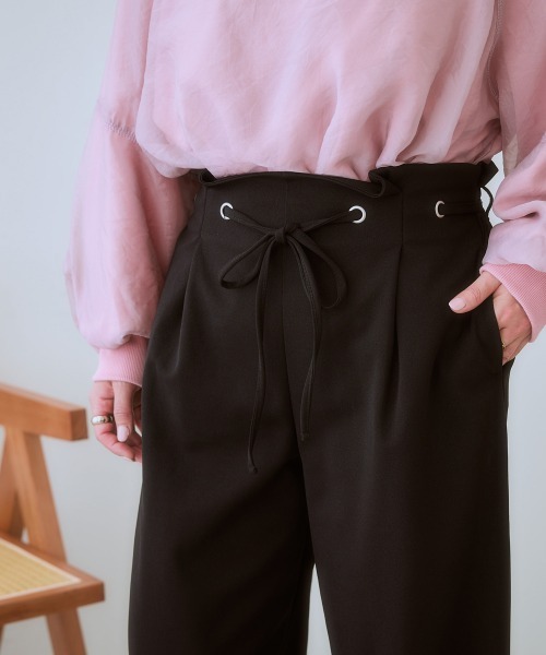 SMILE LAND（スマイルランド）の「＜大きいサイズ＞ やわらか素材リボンデザインストレートパンツ（９分丈）（セットアップ対応）（スラックス・レディース・ブラック/ライトベージュ・4L/LL/3L/5L/L）」の4枚目の写真