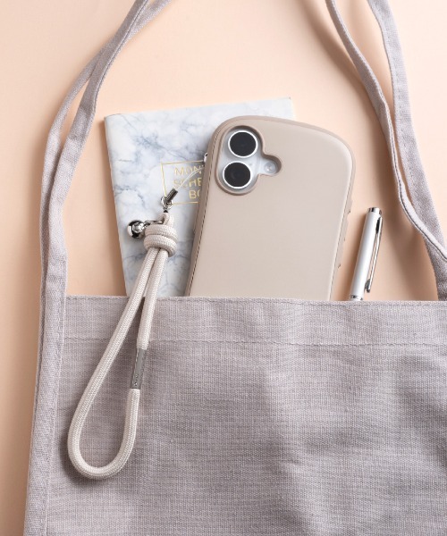 iFace(アイフェイス)の「iFace Phoneチャーム ストラップ ( PUレザー / 丸紐 )(キーホルダー・レディース・ピンク系その他2/ベージュ/ブルー系その他2/ブラック系その他2/サックスブルー/ブラック/パープル系その他2/ベージュ系その他2・FREE)」の12枚目の写真