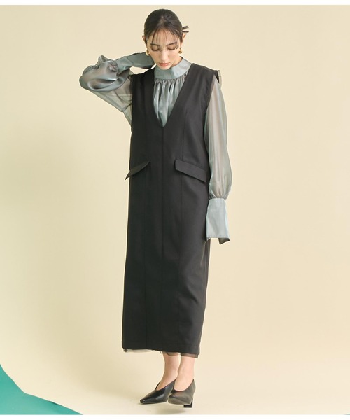 Settimissimo(セッティミッシモ)の「Vネック フロントダーツ Iライン ワンピース(ワンピース・レディース・ベージュ/ブラック・FREE)」の4枚目の写真