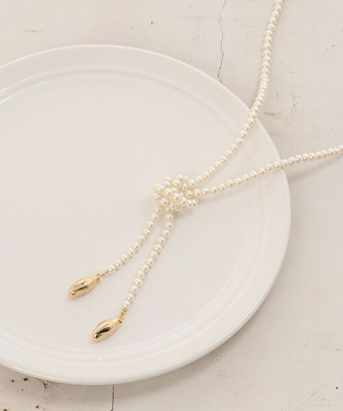 le.coeur blanc（ルクールブラン）の「パールノットネックレス（ネックレス・レディース・オフホワイト・FREE）」の2枚目の写真