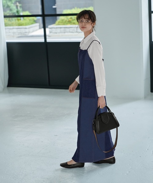 STYLE DELI（スタイルデリ）の「【LUXE】細見え配色デニムキャミワンピース（ワンピース・レディース・ネイビー・MEDIUM/SMALL）」の2枚目の写真