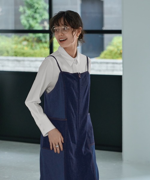 STYLE DELI（スタイルデリ）の「【LUXE】細見え配色デニムキャミワンピース（ワンピース・レディース・ネイビー・MEDIUM/SMALL）」の4枚目の写真