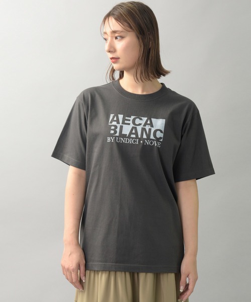 UNDICI・NOVE（ウンディッチノーベ）の「【AECA BLANC】アエカブラン/ブランドロゴプリントTシャツ（Tシャツ/カットソー・レディース・チャコールグレー/ホワイト・M）」の2枚目の写真