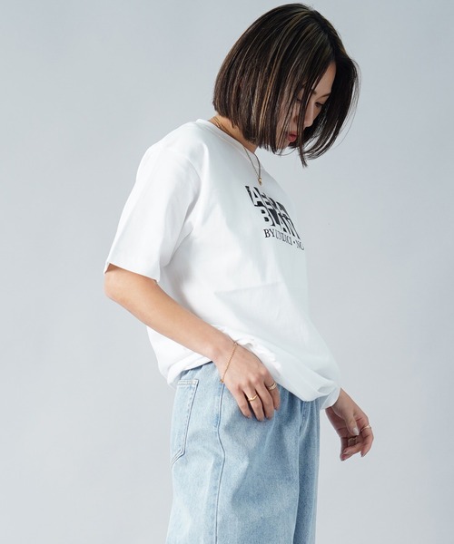 UNDICI・NOVE（ウンディッチノーベ）の「【AECA BLANC】アエカブラン/ブランドロゴプリントTシャツ（Tシャツ/カットソー・レディース・チャコールグレー/ホワイト・M）」の3枚目の写真
