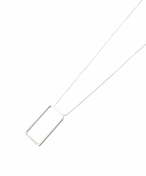 a.v.v(アーヴェヴェ)の「スクエアワントップネックレス(ネックレス・レディース・ゴールド/シルバー・38)」の3枚目の写真