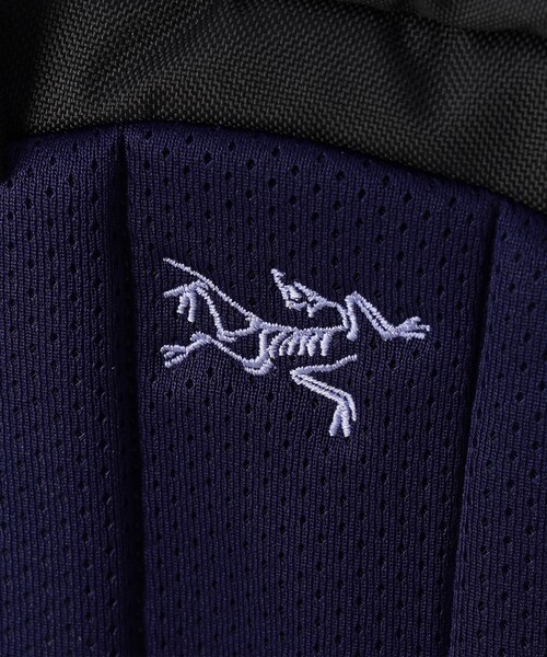 ARC'TERYX(アークテリクス)の「ARC'TERYX/アークテリクス Mantis 26 Backpack(バックパック/リュック・メンズ・その他9/オリーブ/ブラック・ONE SIZE)」の7枚目の写真