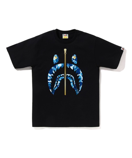 A BATHING APE(アベイシングエイプ)の「ABC CAMO SHARK TEE(Tシャツ/カットソー・メンズ・ブラック×グリーン/ホワイト×グリーン/ホワイト×ブルー/ホワイト×ピンク/ブラック×ブルー/ブラック×ピンク・LARGE/XX-LARGE/XXX-LARGE/MEDIUM/X-LARGE/SMALL)」の1枚目の写真