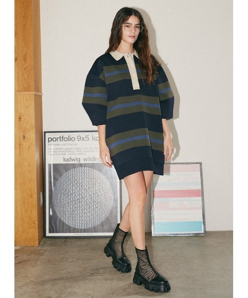 COEL(コエル)の「バックロゴラガーニットワンピース(ワンピース・レディース・ネイビー/ベージュ・FREE)」の2枚目の写真