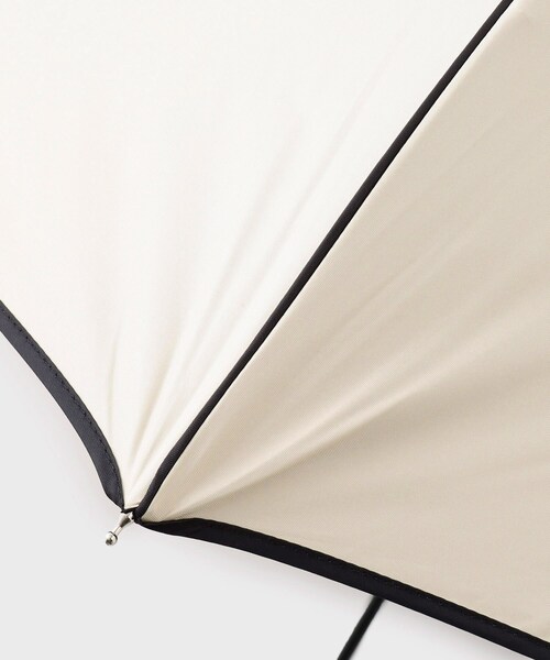 UNTITLED(アンタイトル)の「【遮熱・長傘】becauseパイピングラージ(長傘・レディース・ブラック/ベージュ・99)」の6枚目の写真