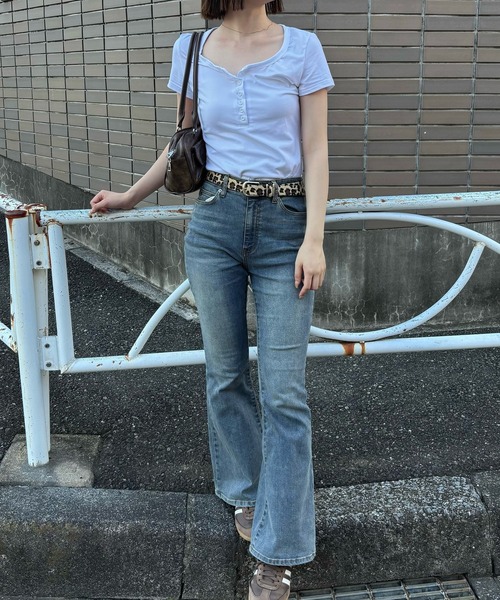 solleim（ソルレム）の「美脚ヴィンテージ加工フレアデニム（デニムパンツ・レディース・ブルー/ネイビー/インディゴブルー・S/M/L）」の7枚目の写真