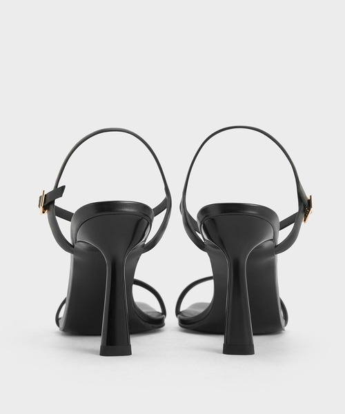 CHARLES & KEITH(チャールズ & キース)の「スクエアトゥ アンクルストラップヒールサンダル(サンダル・レディース・ブラック/オフホワイト・23cm/22.5cm/25.5cm/25cm/24.5cm/23.5cm/22cm)」の6枚目の写真