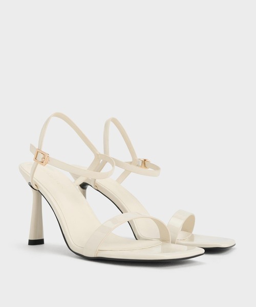 CHARLES & KEITH(チャールズ & キース)の「スクエアトゥ アンクルストラップヒールサンダル(サンダル・レディース・ブラック/オフホワイト・23cm/22.5cm/25.5cm/25cm/24.5cm/23.5cm/22cm)」の11枚目の写真