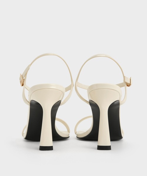 CHARLES & KEITH(チャールズ & キース)の「スクエアトゥ アンクルストラップヒールサンダル(サンダル・レディース・ブラック/オフホワイト・23cm/22.5cm/25.5cm/25cm/24.5cm/23.5cm/22cm)」の12枚目の写真