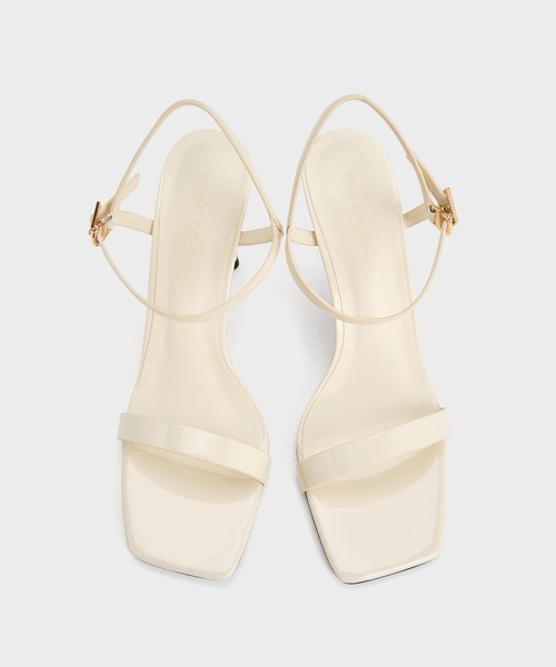 CHARLES & KEITH(チャールズ & キース)の「スクエアトゥ アンクルストラップヒールサンダル(サンダル・レディース・ブラック/オフホワイト・23cm/22.5cm/25.5cm/25cm/24.5cm/23.5cm/22cm)」の14枚目の写真