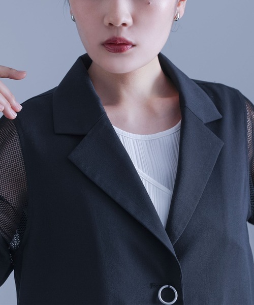 kOhAKU(コハク)の「袖メッシュ切替テーラードジャケット(テーラードジャケット・レディース・グレイッシュベージュ/ブラック・2/1)」の5枚目の写真