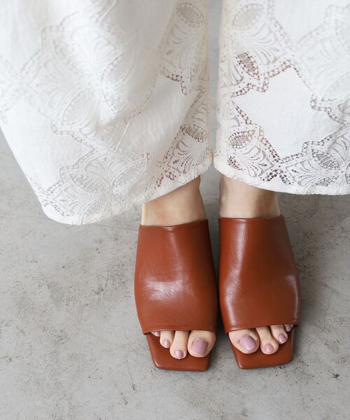 le.coeur blanc（ルクールブラン）の「《WEB限定アイテム》スクエアトゥカバードサンダル（サンダル・レディース・ブラウン/ブラック・36/37/38）」の9枚目の写真