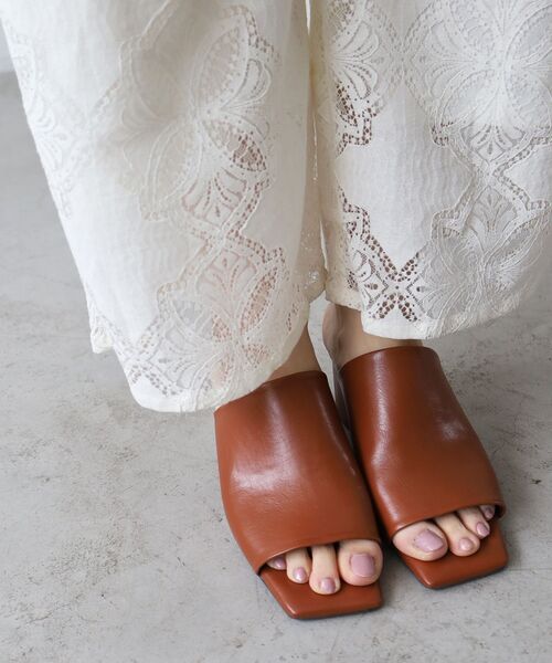 le.coeur blanc（ルクールブラン）の「《WEB限定アイテム》スクエアトゥカバードサンダル（サンダル・レディース・ブラウン/ブラック・36/37/38）」の10枚目の写真