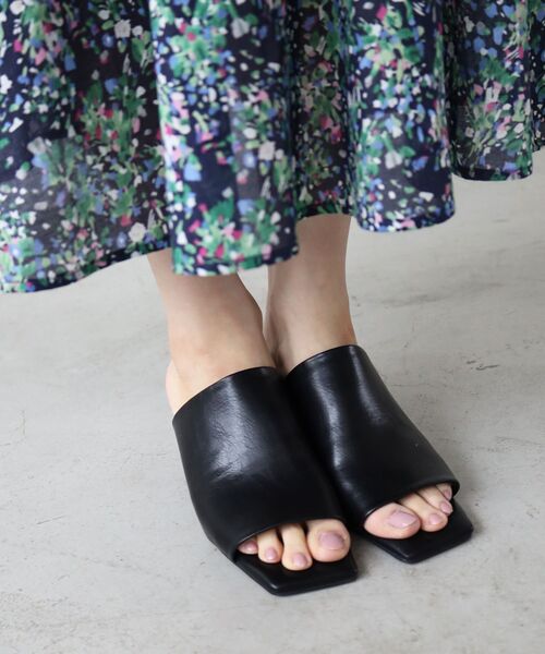 le.coeur blanc（ルクールブラン）の「《WEB限定アイテム》スクエアトゥカバードサンダル（サンダル・レディース・ブラウン/ブラック・36/37/38）」の17枚目の写真