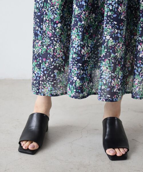 le.coeur blanc（ルクールブラン）の「《WEB限定アイテム》スクエアトゥカバードサンダル（サンダル・レディース・ブラウン/ブラック・36/37/38）」の18枚目の写真