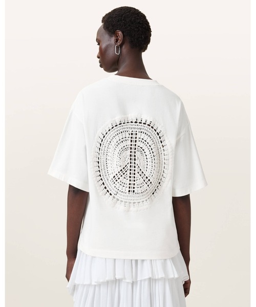 ALLSAINTS(オールセインツ)の「AMELIE CROCHET OVERSIZED BOXY T-SHIRT | AMELIE クロシェ オーバーサイズ ボクシー Tシャツ(Tシャツ/カットソー・レディース・ホワイト・S/M/XS/L)」の1枚目の写真