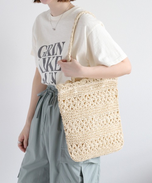 cepo（セポ）の「【aristella】フラワーデザインフラットトートバッグ（トートバッグ・レディース・ライトベージュ/ベージュ・FREE）」の2枚目の写真